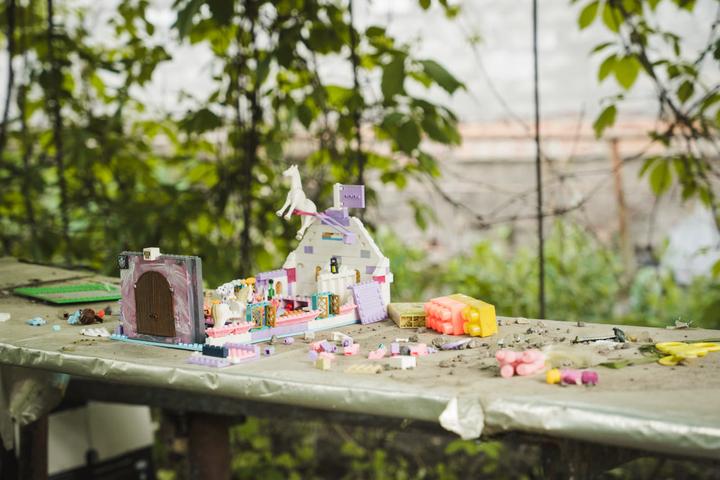 Дитячий конструктор в одному із двориків на Хіммістечку