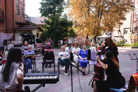  «АртДвір на Воскресенській»
