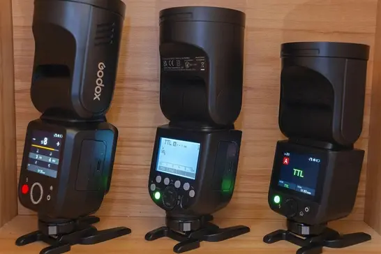 Накамерні спалахи Godox для Canon, Nikon, Sony та Fujifilm: маркування версій та захист від помилок