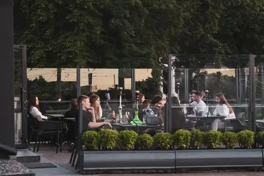 Майданчик біля бару Вечера