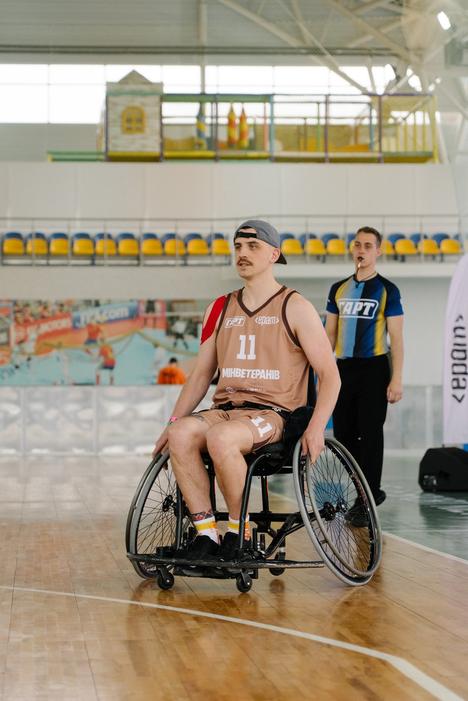 veteran iz sum andrii kozupytsia hraie v basketbol veteran iz sum andrii kozupytsia hraie v basketbol