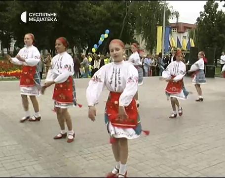 tantsiuvalnyi vystup 2004