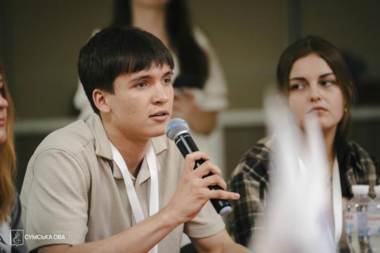 uchasnyky zasidannya rehionalnoho molodizhnoho konhresu sumshchyna