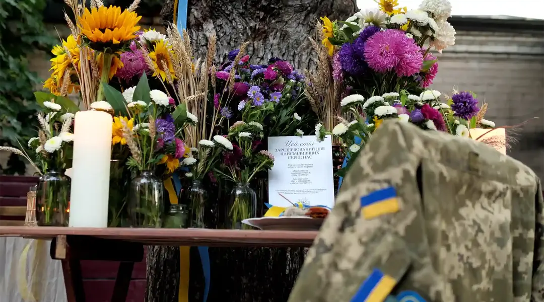 zarezervovanyy stil pid chas aktsiyi stil pamyati Зарезервований стіл під час акції Стіл пам'яті