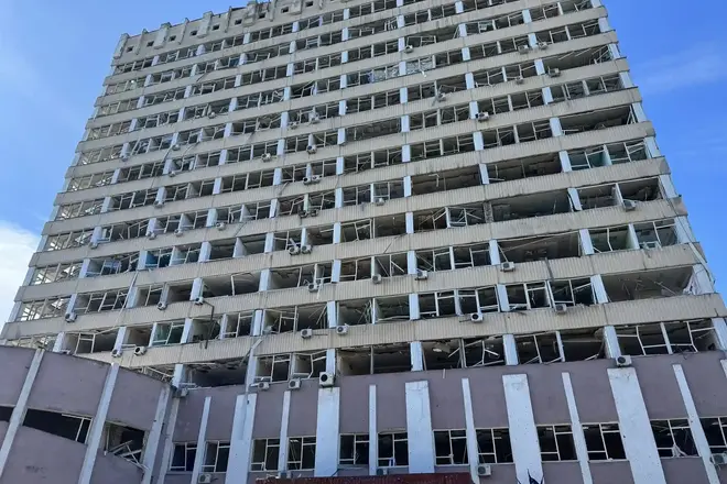 Пошкоджений заклад освіти в Сумах через російську ракету