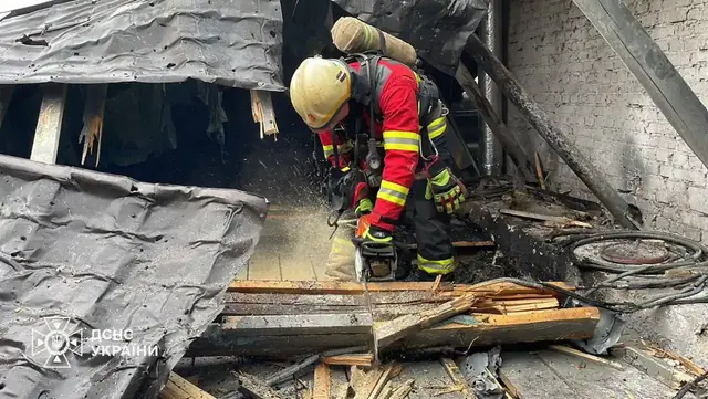 ДСНС на місці влучання БпЛА в Сумах