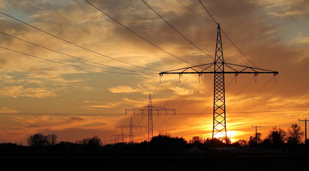 pylons-5711002_1920 pylons 5711002 1920