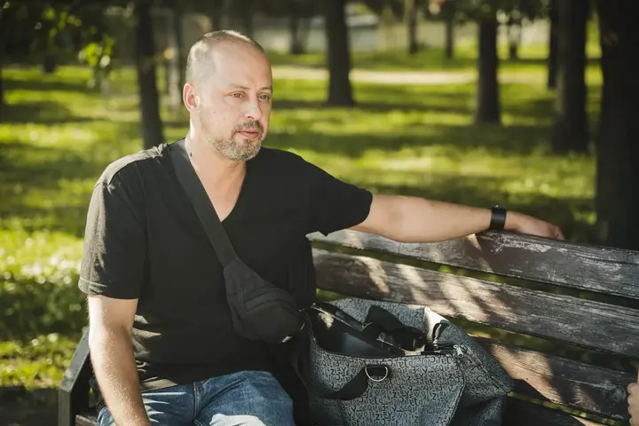 Майстер ручного ткацтва, який створює гобелени