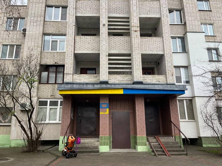 pidlitky v Sumakh rozkazaly pro strilianynu 1 Під'їзд будинку в Сумах, де сталася стрілянина