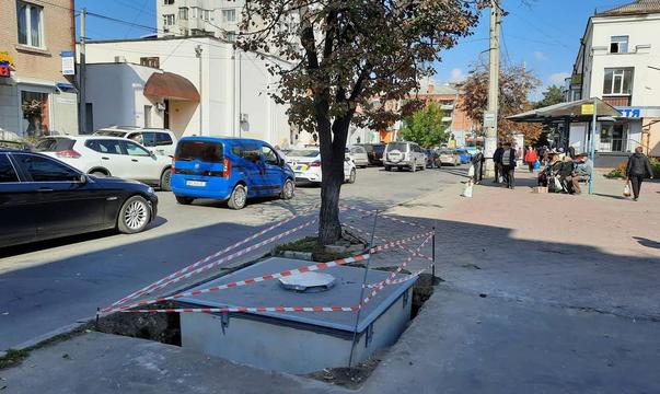 2 Фото Хмельницька міська рада Підземний сміттєвий контейнер у Хмельницькому