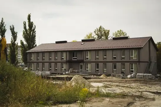 chervonykh khrest pobuduvav modulʹne mistechko v sumakh Червоний Хрест побудував модульне містечко в Сумах