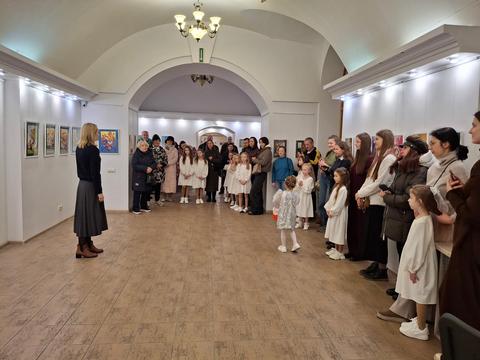 vistavka Концерт хору Лелі на виставці Анни Черненко
