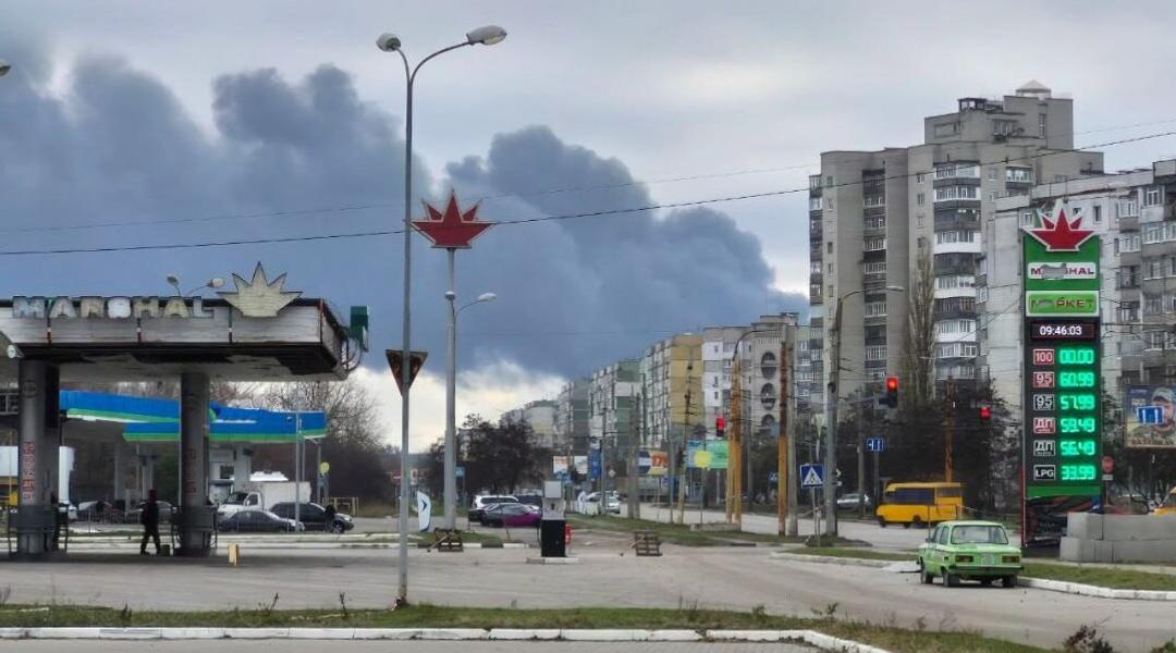 Пожежа внаслідок удару по сумському підприємству