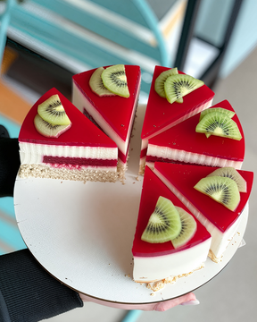 La Fit Bakery полуничний чізкейк