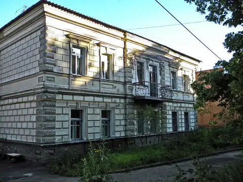 osobniak budynochok Lishchynskyh u parku