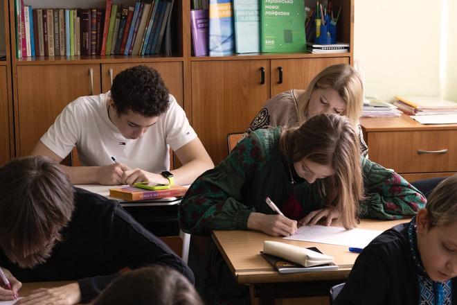 Учні в ліцеї Просперітас у Сумах