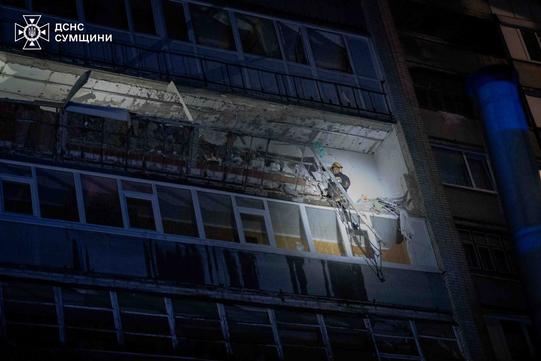 bpla molniia vluchyv u balkon u sumakh БпЛА молнія влучив у балкон у Сумах