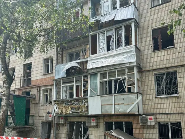 Вибиті балконні рами на багатоповерхівці