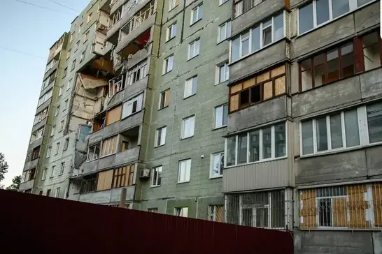 Частково зруйнований будинок на Героїв Крут