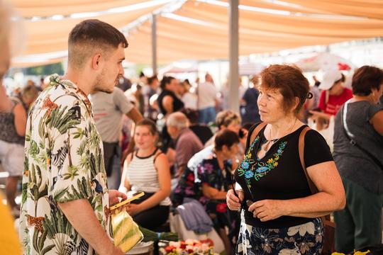 Спілкування на базарі Сум