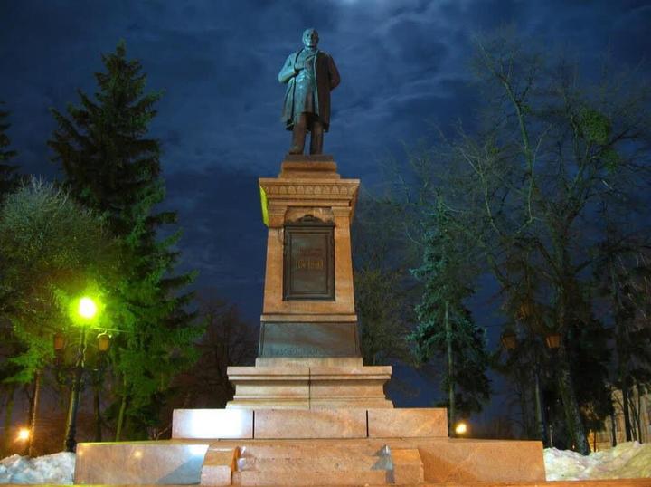 Пам'ятник Харитоненку Erika Viktorivna46
