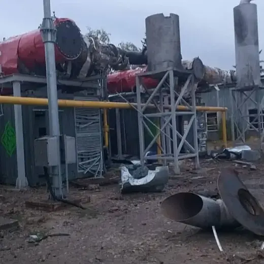Знищена когенераційна установка в Сумській області: подерта теплоізоляція труб і уламки навколо
