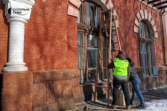 poshkodzhena pamyatka arkhitektury v sumakh Пошкоджена пам'ятка архітектури в Сумах