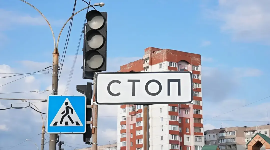 Непрацюючий світлофор у Сумах під час блекауту