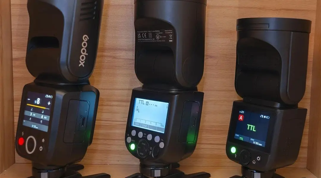 Накамерні спалахи Godox для Canon, Nikon, Sony та Fujifilm: маркування версій та захист від помилок