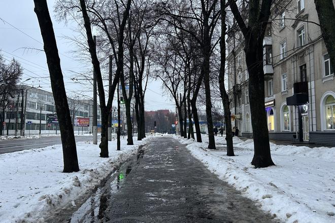 ozheledytsya na trotuarі v sumakh Ожеледиця на тротуарі в Сумах