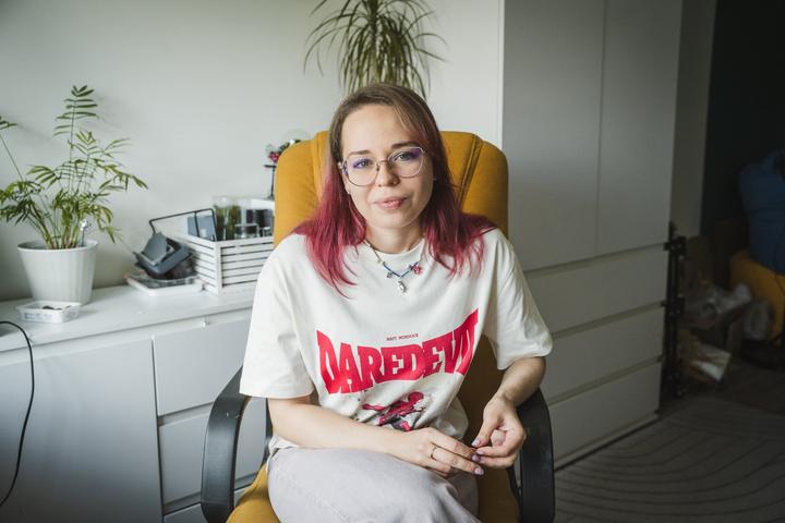 Портрет сум’янки Анастасії Федорової у кріслі