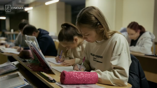 Діти навчаються в укритті