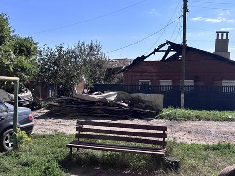 zruinovanyi budynok pislia obstrilu v sumakh Зруйнований будинок після обстрілу в Сумах