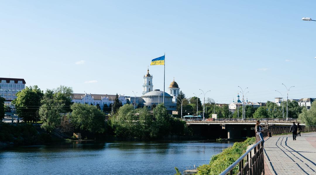 Прапор України в центрі Сум