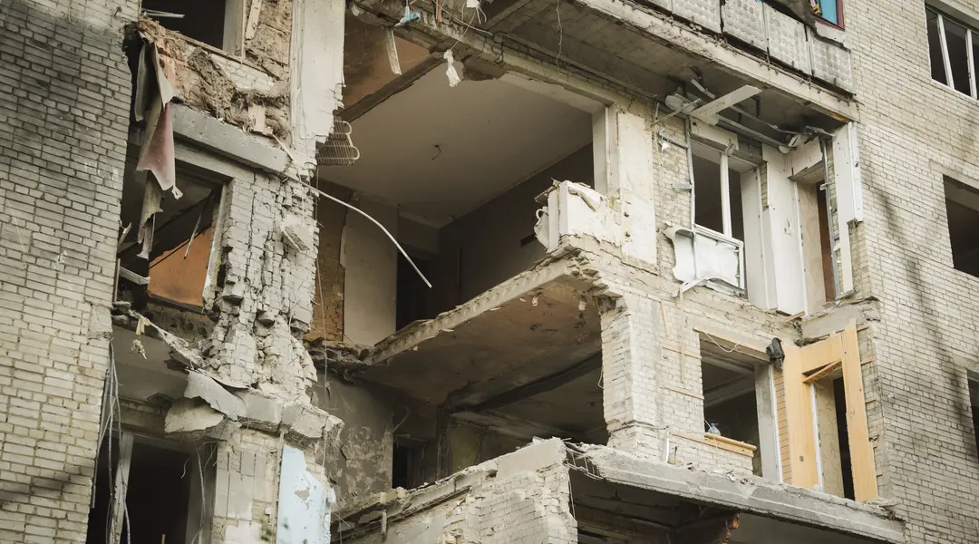 Дірка в будинку через атаку