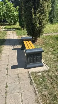 Оновлена лавка у Сквері олімпійської слави