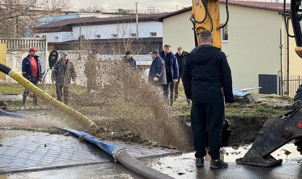 avaria kollektor sumy аварія на напірному колекторі у Сумах