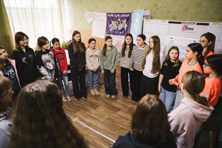 Тінейджерки, які навчаються в ліцеї на Сумщині