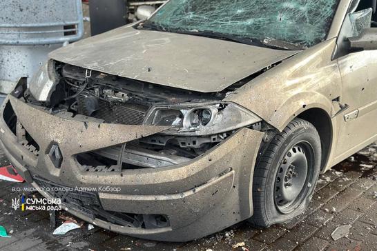 poshkodzhena mashyna bіlya zapravky v sumakh
