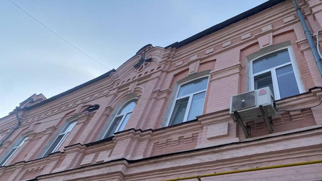 Верх будівлі на Кузнечній.