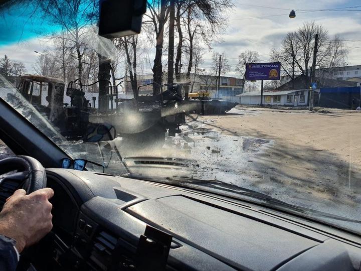 Sytuatsiia bilia artuchylyshcha stanom na 11.30 25 liutoho. Za informatsiieiu viyskovoi administratsii narazi sytuatsiia spokiyna. Trup na foto rosiyskoho viyskovoho. 3