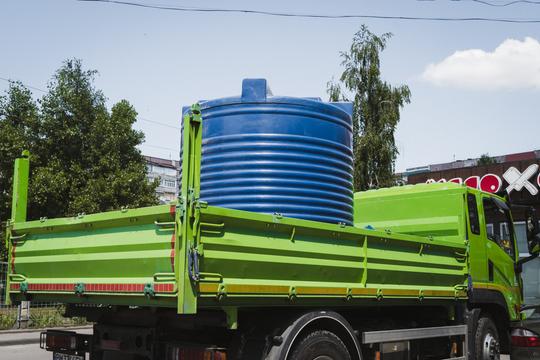 вода в бочці