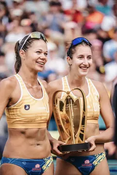 voleyball beach europe Марина Гладун та Тетяна Лазаренко з кубком Євро-2025