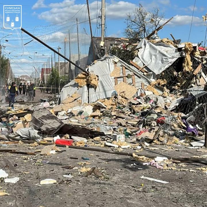 Зруйнований будинок у Сумах внаслідок атаки КАБом