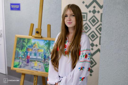 Дівчина біля картини в підземній школі
