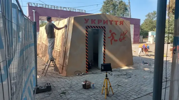 У Харкові облаштували укриття-зупинку