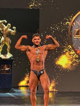 Азізалі Бахшиєв на чемпіонаті з бодибілдингу