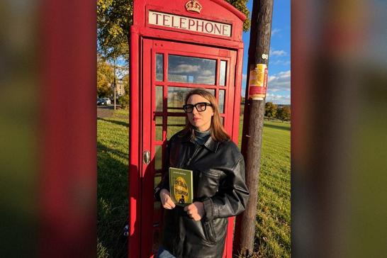 Письменниця із Сумщини видала книжку про еміграцію під час повномасштабної війни