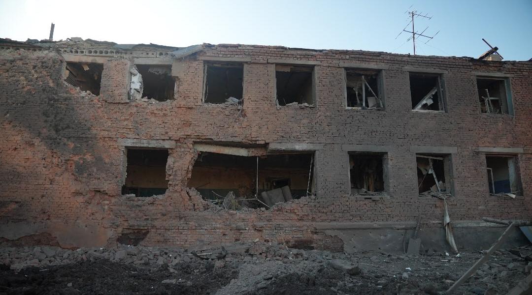 Зруйнований будинок внаслідок удару КАБом