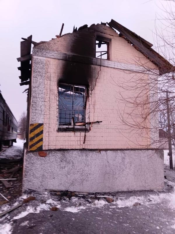 poshkodzhenyyy budynok na zaliznychnomu vokzali na sumshchyni Пошкоджений будинок на залізничному вокзалі на Сумщині